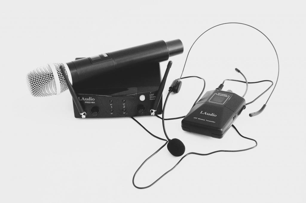 LAudio PRO2-MH Двухканальная радиосистема с ручным передатчиком и головным микрофоном